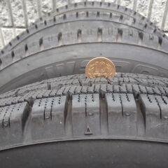 信頼のブリジストン、12インチ軽トラスタットレス　2023年製　　バリ山(9部山)の画像
