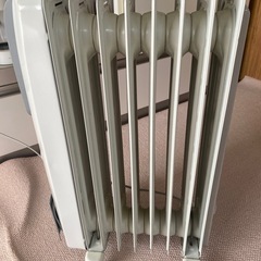 デロンギヒーター　型式　H770812EFSの画像