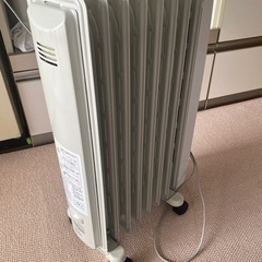 デロンギヒーター　型式　H770812EFSの画像
