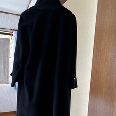 黒のウールコートの画像