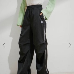 VIS Reebok別注 裾ドロストトラックパンツの画像