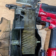 マキタ 高圧エア釘打ち機 AN935H 動作良好
の画像