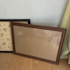 棚（キャスター付き、額縁付き）の画像