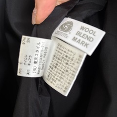 黒のウールコートの画像