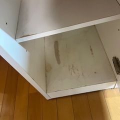 ホワイト　鏡面仕上げキャビネットの画像