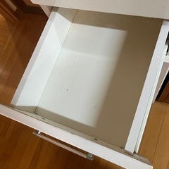 ホワイト　鏡面仕上げキャビネットの画像