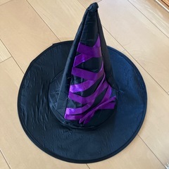 ハロウィン飾りと帽子の画像