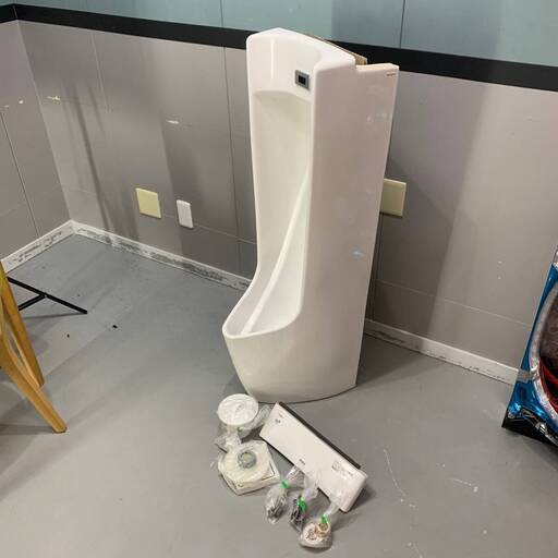 BY LIXIL センサー一体型ストール小便器 床置タイプ U-A31AP 未設置未通水品 41011Ｍ04 ※店頭引取限定（愛知県岡