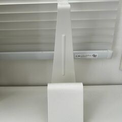 【無料】スタイリッシュなIKEA ヘッドホン/タブレット スタンド白　高さ: 8 cmの画像