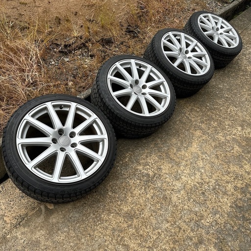 アウディ  AUDI 18インチホイールとコンチネンタルの235/40R18スタッドレスタイヤ付き