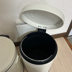 【お譲り先確定】ニトリ　ペダル式ゴミ箱の画像