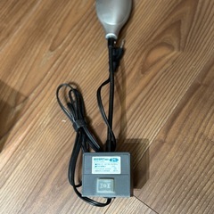 20センチキューブ水槽とLED照明の画像