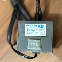 20センチキューブ水槽とLED照明の画像