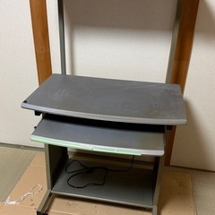 パソコンデスク【決まりました）】の画像