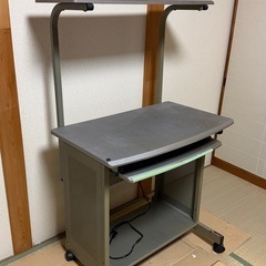 パソコンデスク【決まりました）】の画像