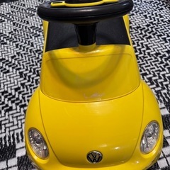 フォルクスワーゲンビートル 足蹴り乗用玩具キ ッズカーの画像