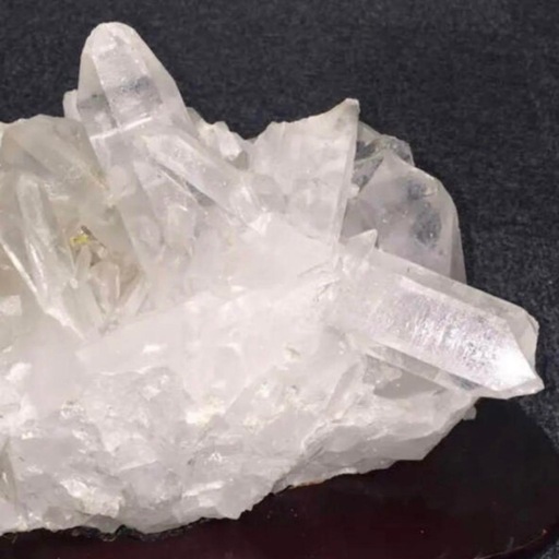 ?水晶原石（台座付）発送可能！