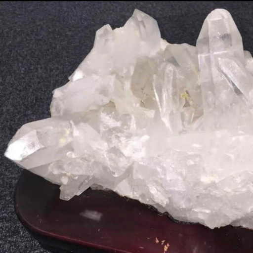 ?水晶原石（台座付）発送可能！