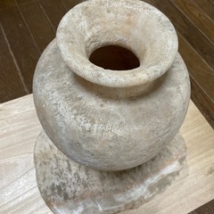 天然石の壺の画像