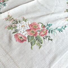素敵な刺繍テーブルクロス　花柄　海外から(３)の画像