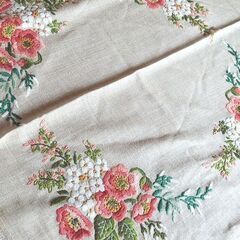 素敵な刺繍テーブルクロス　花柄　海外から(３)の画像