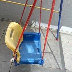 屋外　ブランコ　子供の画像