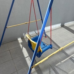 屋外　ブランコ　子供の画像