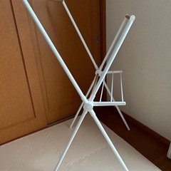ドタキャンの為再投稿　　ニトリ？お洒落な物干し台(室内使用)の画像