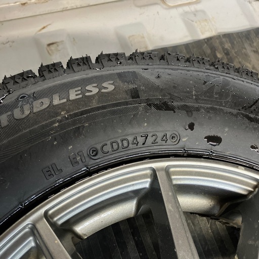 値下げしました。値段交渉可　。スタッドレス　ブリザックVRX2  新品同様　145/80r13  イボ付き
