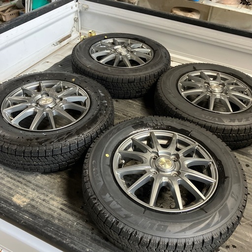 値下げしました。値段交渉可　。スタッドレス　ブリザックVRX2  新品同様　145/80r13  イボ付き