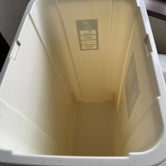 70L 空き缶ゴミ箱　蓋付き
 の画像