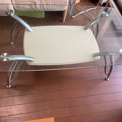 ガラステーブルの画像