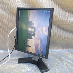 17インチスクエア 液晶モニター DELL　P170Sb 縦向きに変更可の画像