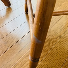 カントリー調　2人用ダイニングティーテーブルと椅子のセットの画像