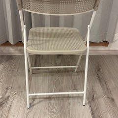 折りたたみ椅子の画像