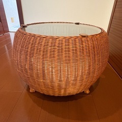 ラタンガラステーブル（猫ハウス）　の画像