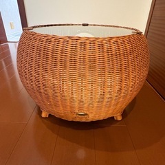 ラタンガラステーブル（猫ハウス）　の画像