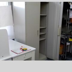 ID:233634  書庫スチール４段棚　２個鍵付きの画像
