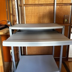 お譲り致します。パソコンデスクの画像