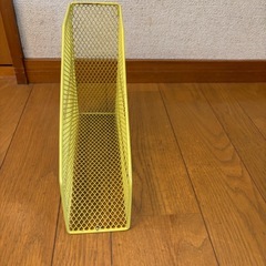 本、ファイル立ての画像