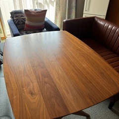 ニトリダイニングテーブルの画像