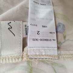 ベージュワンピースの画像