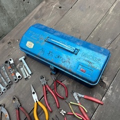 購入箱付きさまざまな工具セットの画像