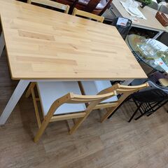 ニトリ＆イケア　ダイニングテーブルセットの画像