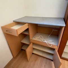 食器棚の画像