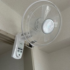 壁掛け扇風機の画像