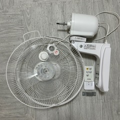 壁掛け扇風機の画像