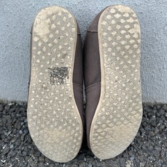 【TOMS】スリッポン　シューズ　グレーの画像