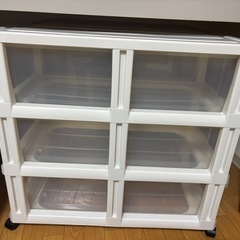 衣装ケース　プラスチック棚の画像