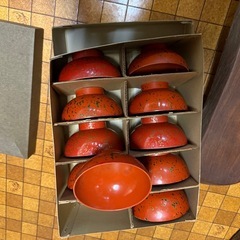 お椀やお重箱の画像